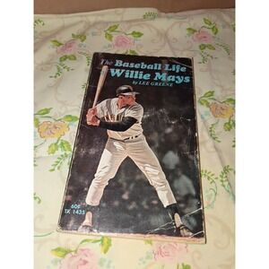 The Baseball Life Of Willie Mays by Lee Greene - Scholastic Paperback 1970